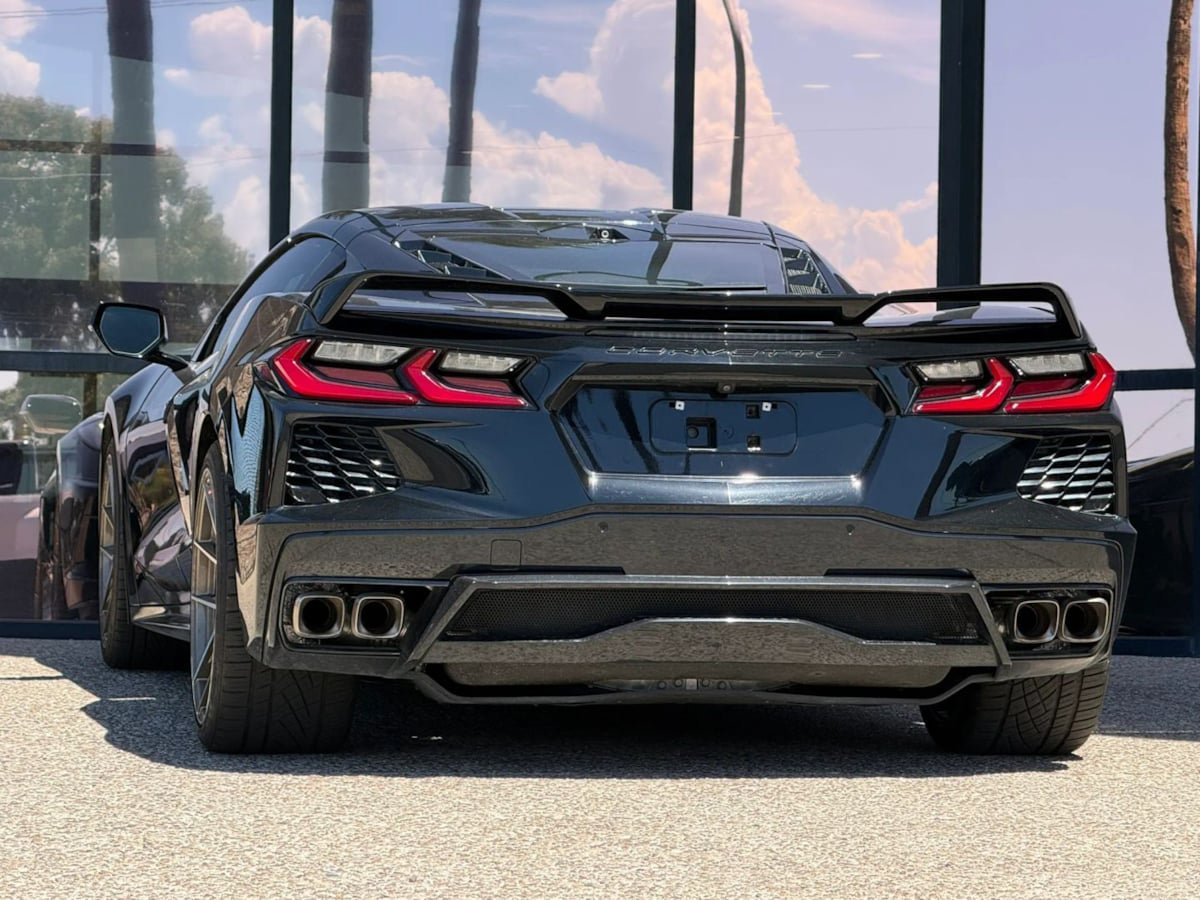 Used 2023 Chevrolet Corvette Stingray Preferred Cpe w/ Z51 Performance Package RWD image 6