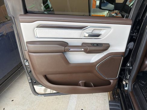 Used 2025 RAM 1500 Laramie AWD/4WD image 25