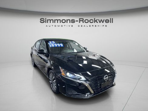 Used 2025 Nissan Altima 2.5 SV FWD image 6