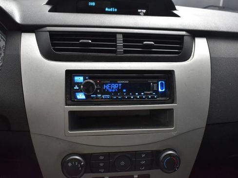 Used 2010 Ford Focus SE FWD image 12