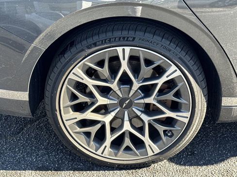 Used 2025 Genesis G90 3.5T image 17