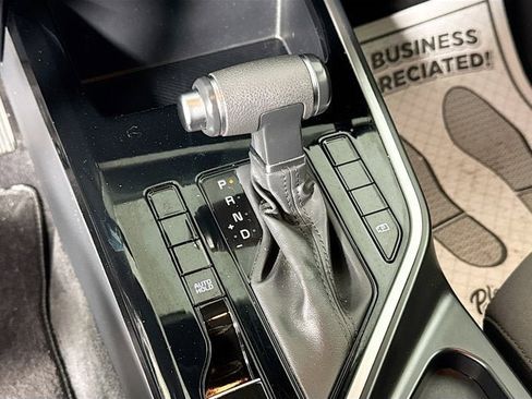 Used 2024 Kia Niro LX image 12