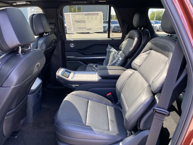 New 2027 Lincoln Navigator Reserve w/ Jet Appearance Package AWD/4WD image 7