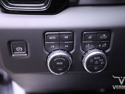 Used 2026 GMC Sierra 2500 AT4 w/ AT4 Premium Plus Package AWD/4WD image 17