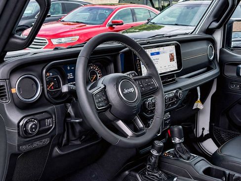 Used 2025 Jeep Gladiator Sport AWD/4WD image 4