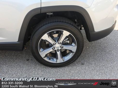 New 2025 Jeep Grand Cherokee Limited image 4