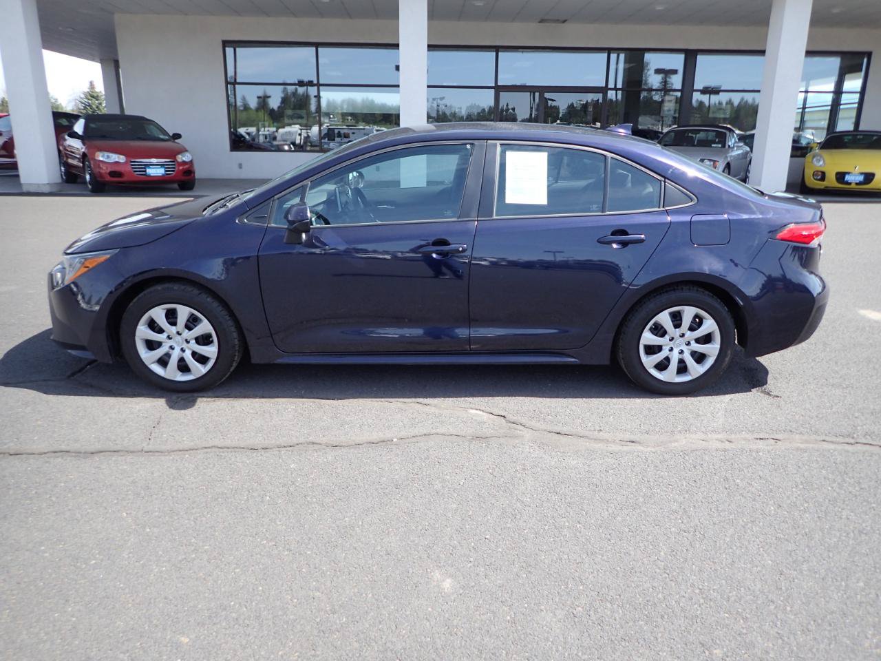Used 2021 Toyota Corolla LE FWD image 2
