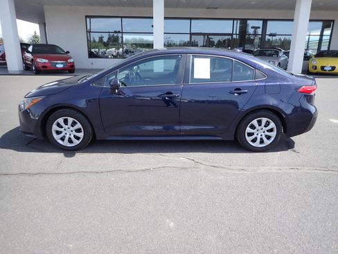 Used 2021 Toyota Corolla LE FWD image 2