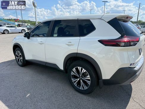 Used 2023 Nissan Rogue SV image 4