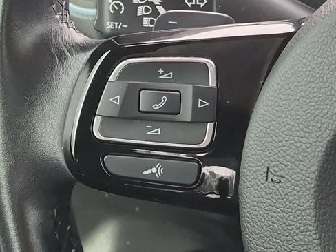 Used 2013 Volkswagen Beetle Turbo FWD image 24