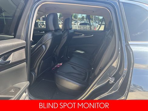 Used 2022 Lincoln Nautilus FWD image 9