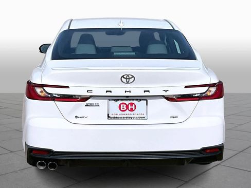 Used 2025 Toyota Camry SE image 5