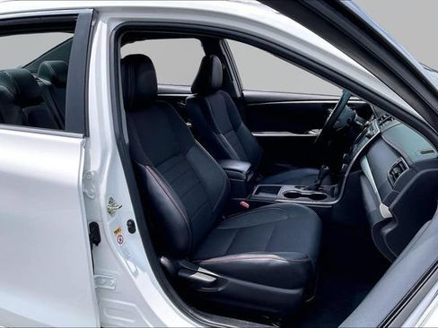 Used 2016 Toyota Camry SE FWD image 19