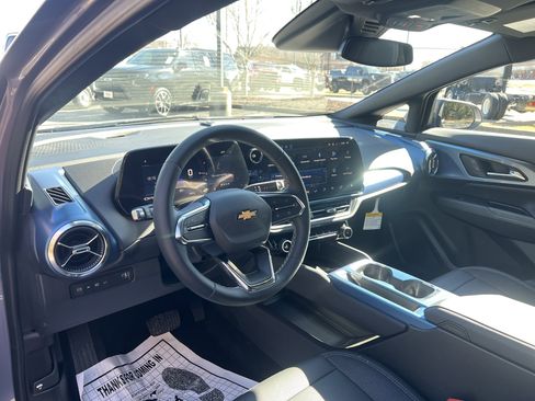 New 2026 Chevrolet Equinox EV LT AWD/4WD image 17