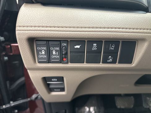 Used 2019 Honda Odyssey EX-L image 22