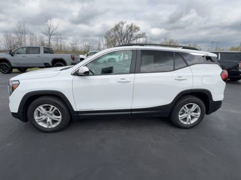 Certified 2023 GMC Terrain SLE w/ Driver Convenience Package FWD image 5