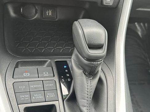 Certified 2025 Toyota RAV4 LE image 27