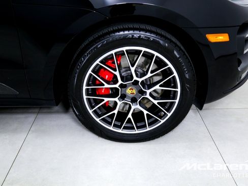 Used 2018 Porsche Macan Turbo AWD/4WD image 31