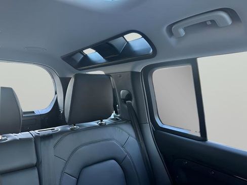 New 2025 Land Rover Defender 110 X-Dynamic SE image 36