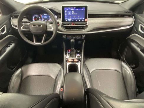 Used 2024 Jeep Compass Latitude image 9