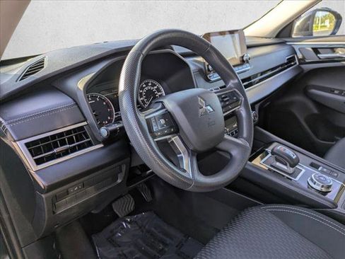 Used 2022 Mitsubishi Outlander ES image 10