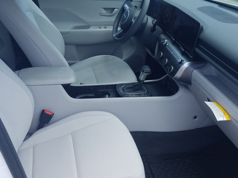 Used 2025 Hyundai Kona SE FWD image 12