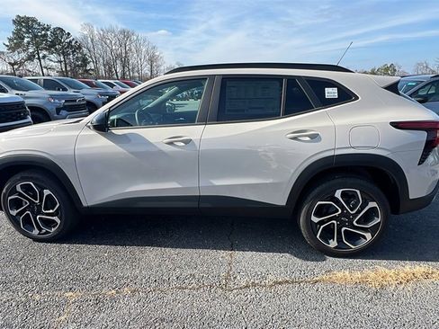 New 2026 Chevrolet Trax RS w/ Driver Confidence Package image 8