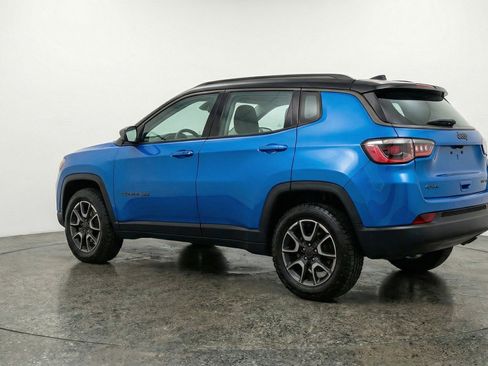 Used 2025 Jeep Compass Trailhawk image 6
