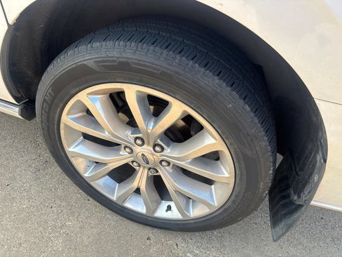 Used 2018 Ford Expedition Max Platinum AWD/4WD image 7