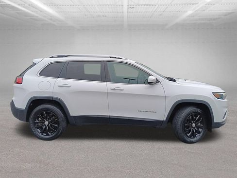 Used 2019 Jeep Cherokee Latitude Plus AWD/4WD image 2