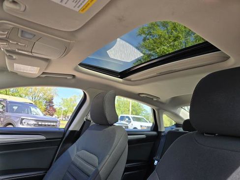 Used 2019 Ford Fusion SE FWD image 24