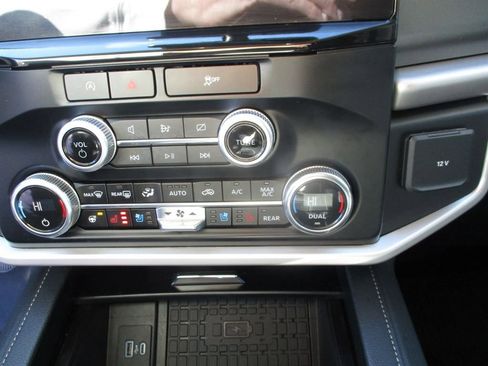 Used 2024 Ford Expedition Max XLT image 14