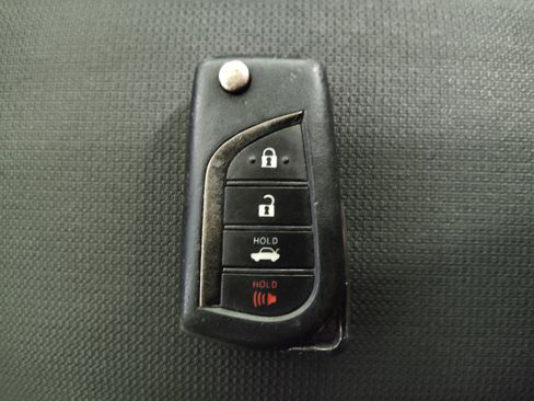 Used 2021 Toyota Corolla LE FWD image 32