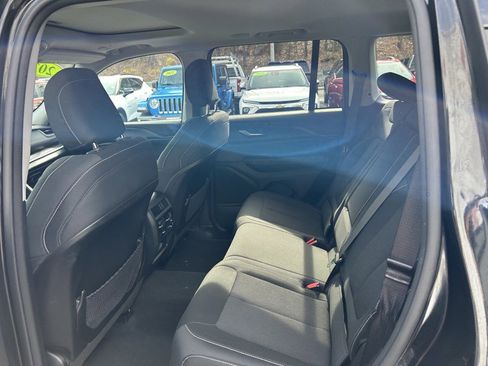 Used 2024 Jeep Grand Cherokee Laredo X image 18