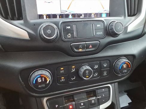 Used 2022 GMC Terrain SLT w/ Tech Package image 16