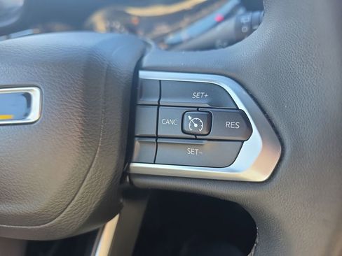 Used 2023 Jeep Compass Latitude w/ Sun and Sound Group image 31