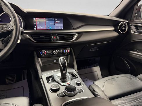 Used 2022 Alfa Romeo Stelvio Veloce AWD/4WD image 21