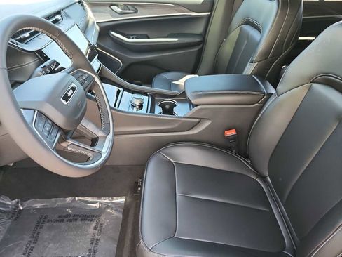 New 2026 Jeep Grand Cherokee Limited w/ Limited Altitude Package AWD/4WD image 15