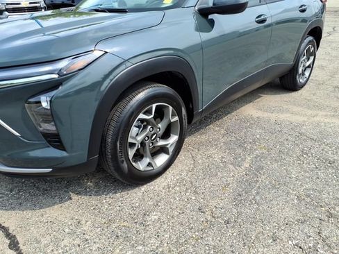 Used 2025 Chevrolet Trax LT w/ Driver Confidence Package FWD image 4