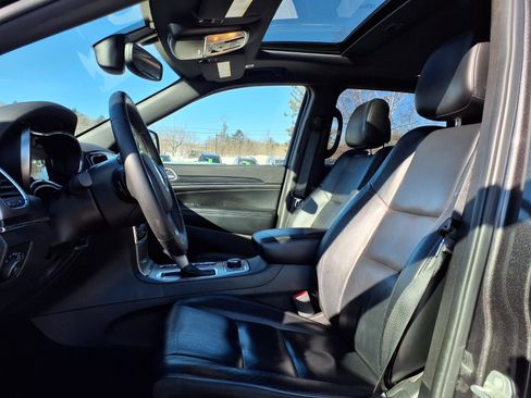 Used 2019 Jeep Grand Cherokee Limited image 6