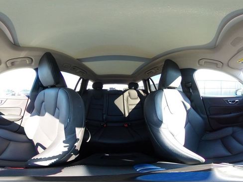 Used 2025 Volvo V60 B5 Cross Country Plus image 42