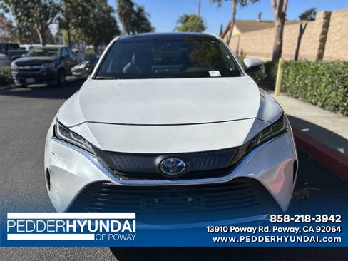 Used 2023 Toyota Venza Limited image 1