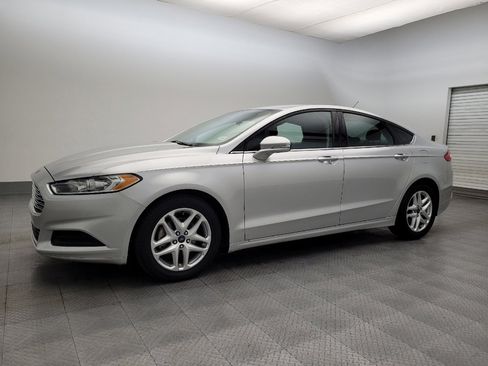 Used 2016 Ford Fusion SE image 2