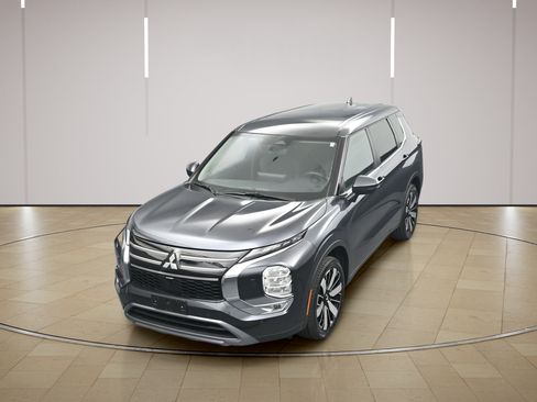 Used 2025 Mitsubishi Outlander SE AWD/4WD image 33