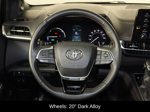 Used 2022 Toyota Sienna XSE image 7