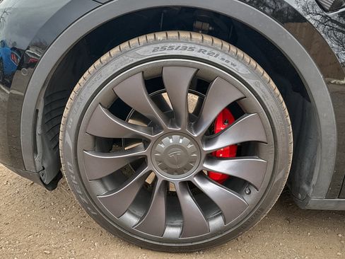 Used 2021 Tesla Model Y Performance image 3