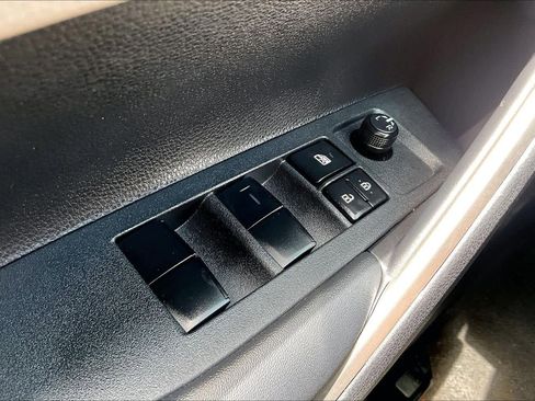 Used 2024 Toyota Corolla Cross LE FWD image 33