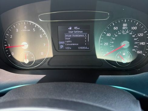 Used 2020 Kia Sorento LX FWD image 3