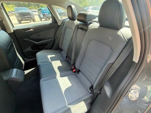 Used 2025 Volkswagen Jetta SE FWD image 13