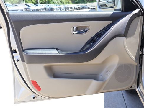 Used 2010 Hyundai Elantra GLS FWD image 10